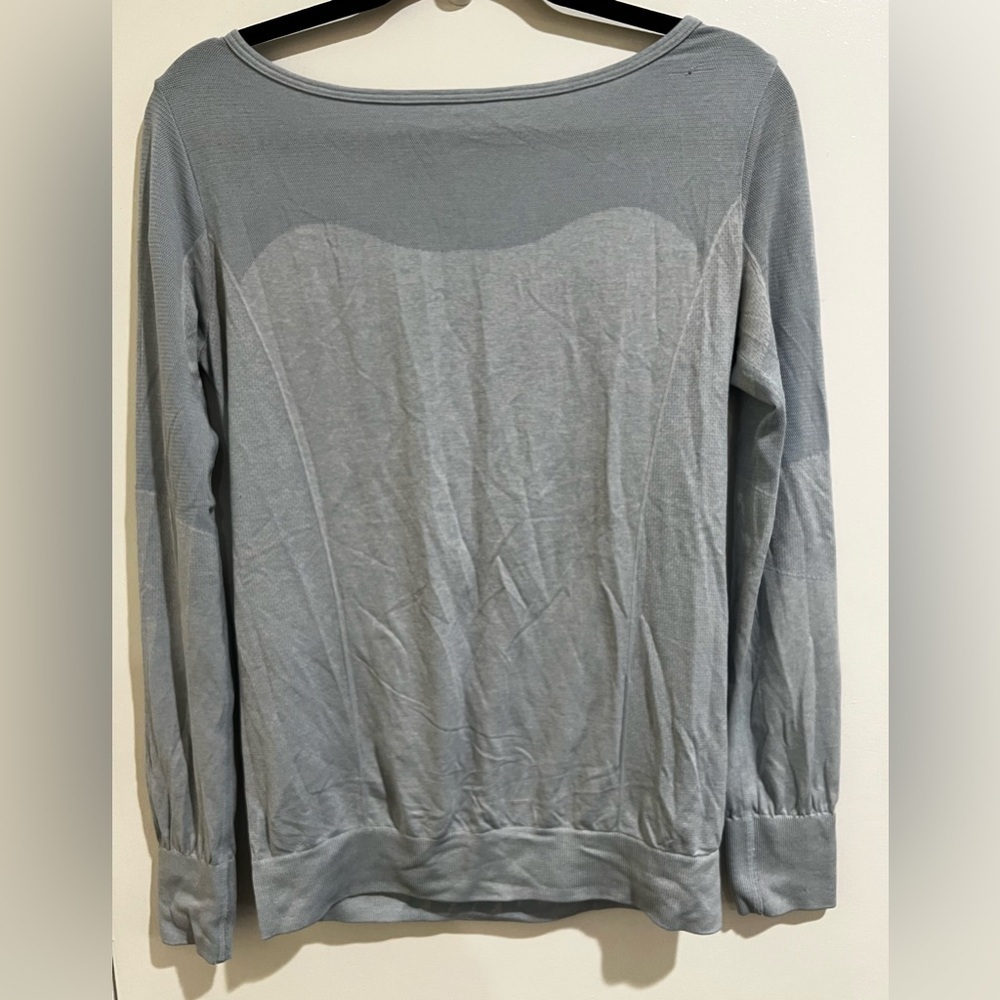 Nike Women's Light Gray Long Sleeve Top - Picture 1 of 4